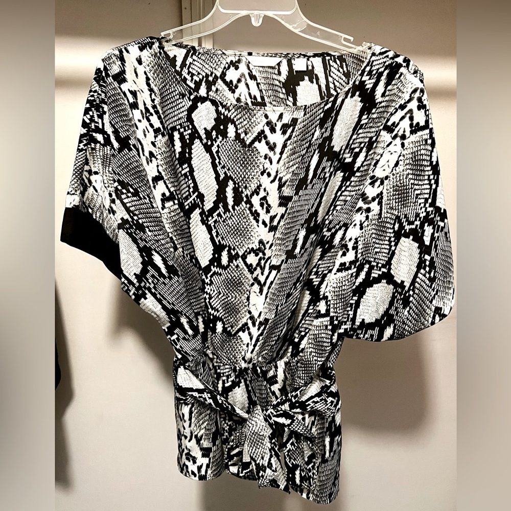 NY and Company Women’s Black and White Snake/Lizard Print Blouse